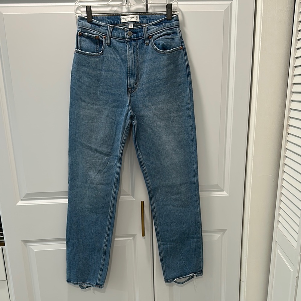 Abercrombie Straight High Rise Jeans size 27